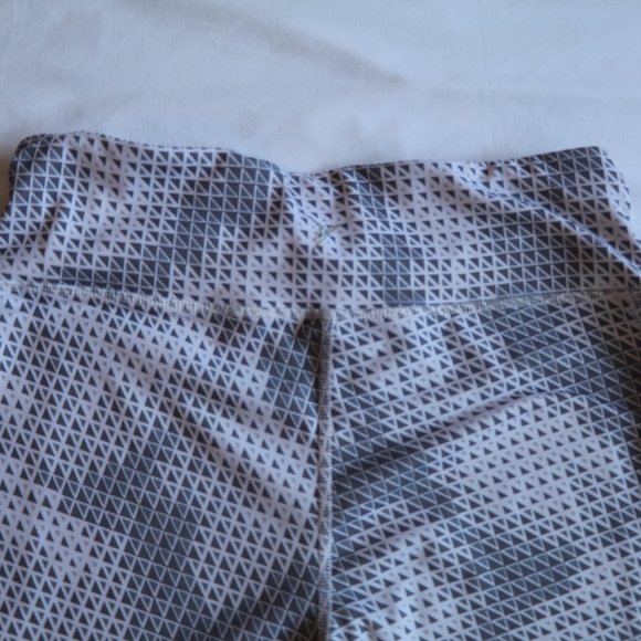 Grey and White Cropped Leggings / Activewear Pants - Picture 4 of 5